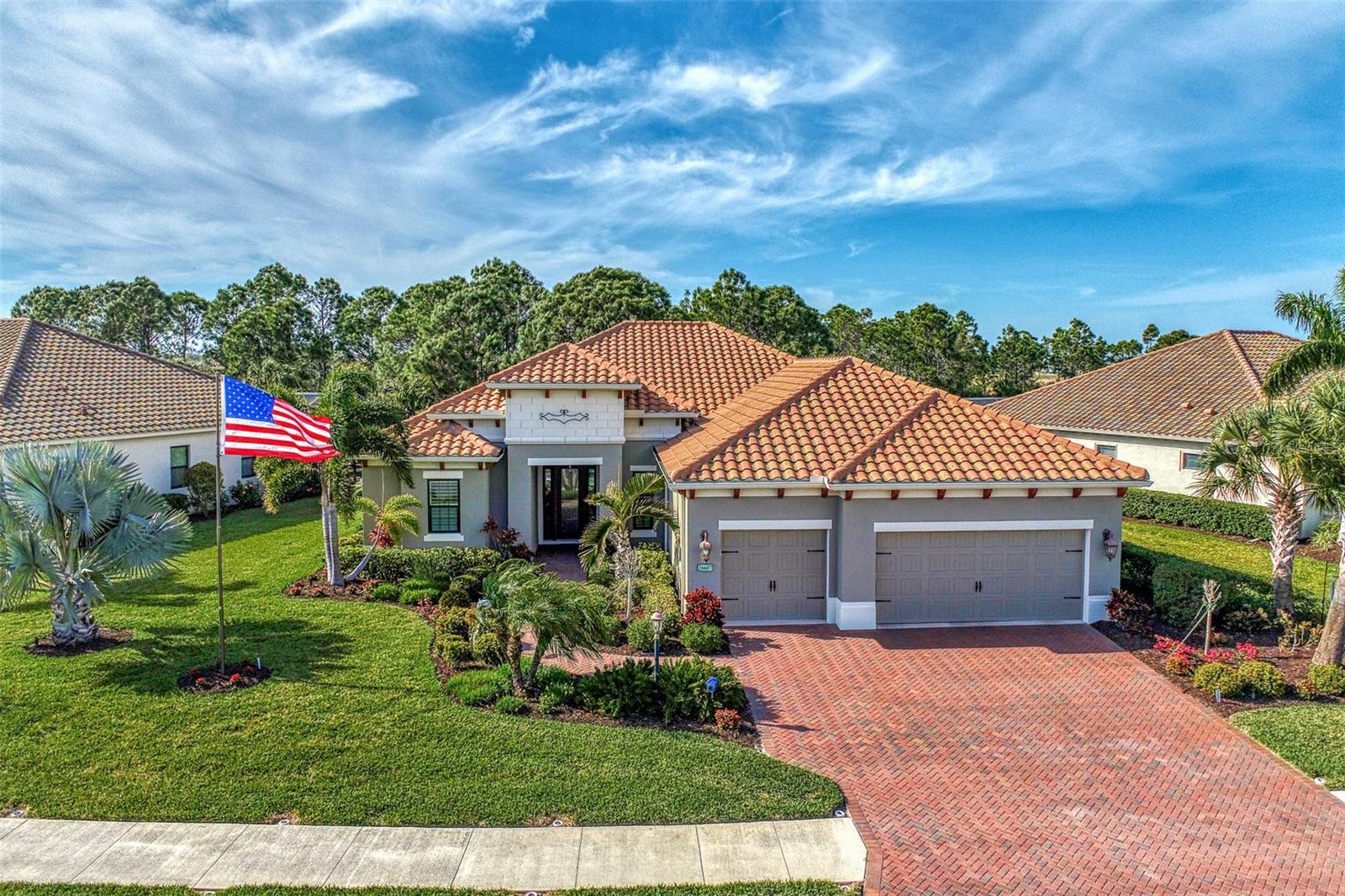 Photo 4 of 26607 RAPHIS ROYALE BLVD