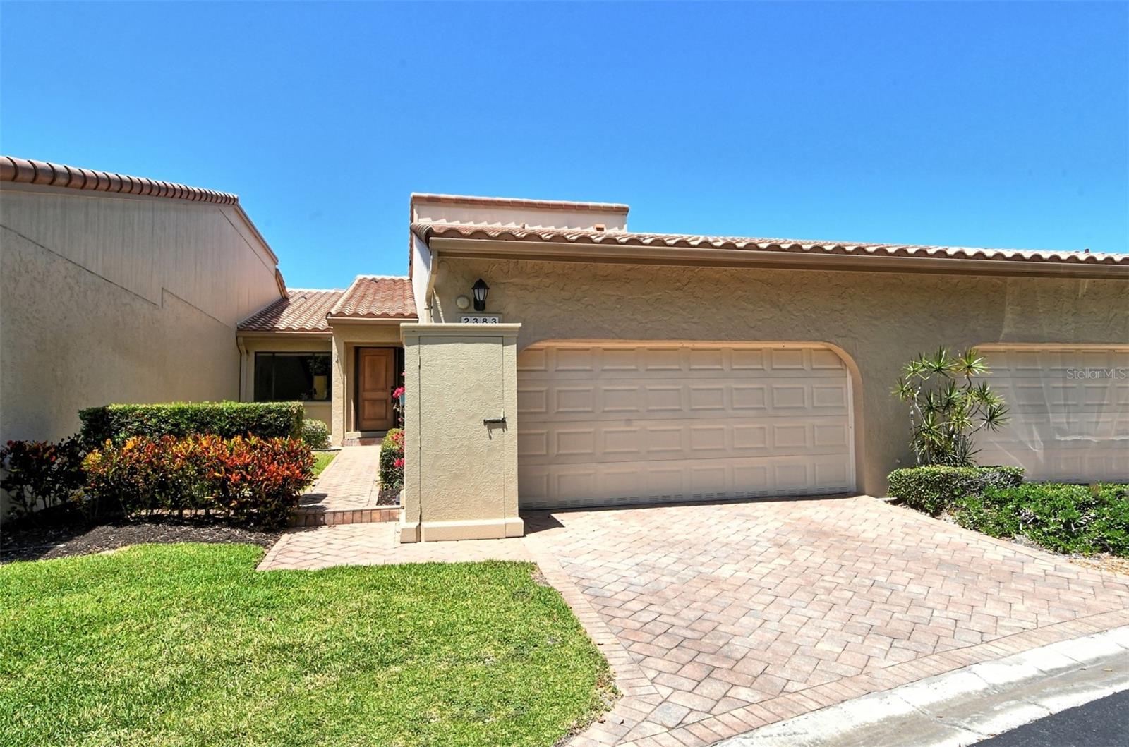 Photo of 2383 HARBOUR OAKS DR