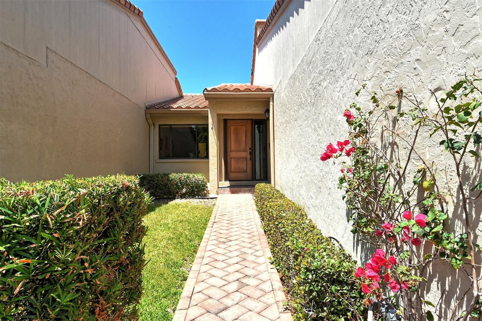 Photo 3 of 2383 HARBOUR OAKS DR
