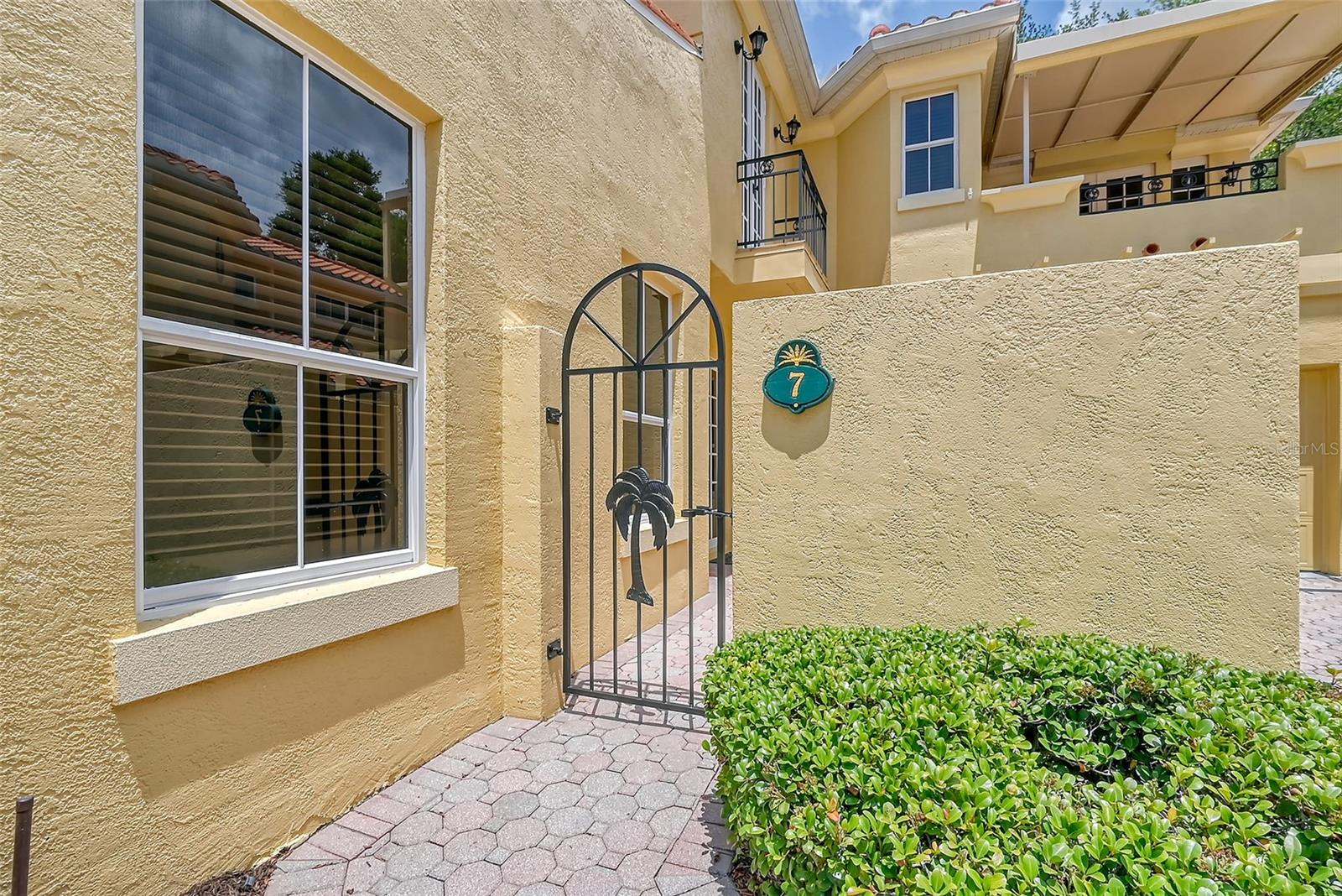 Photo 3 of 523 S PALM AVE #7