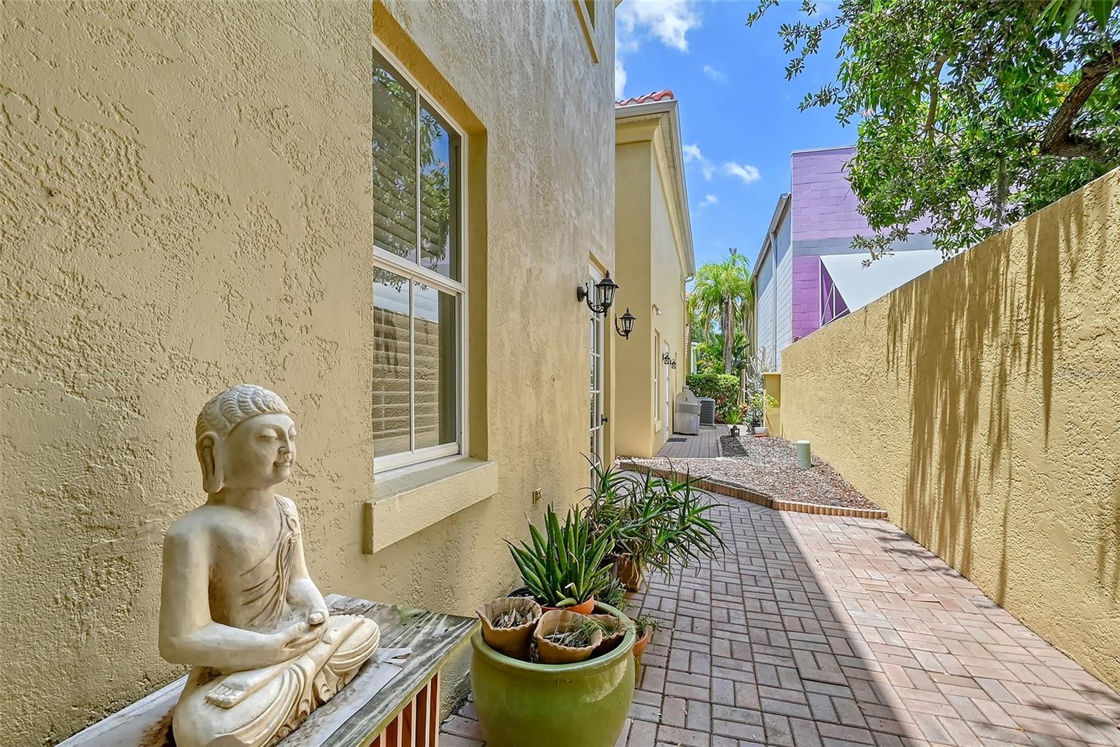 Photo 7 of 523 S PALM AVE #7