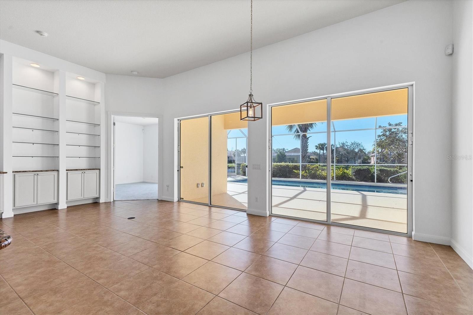 Photo 4 of 5901 MARIPOSA LN