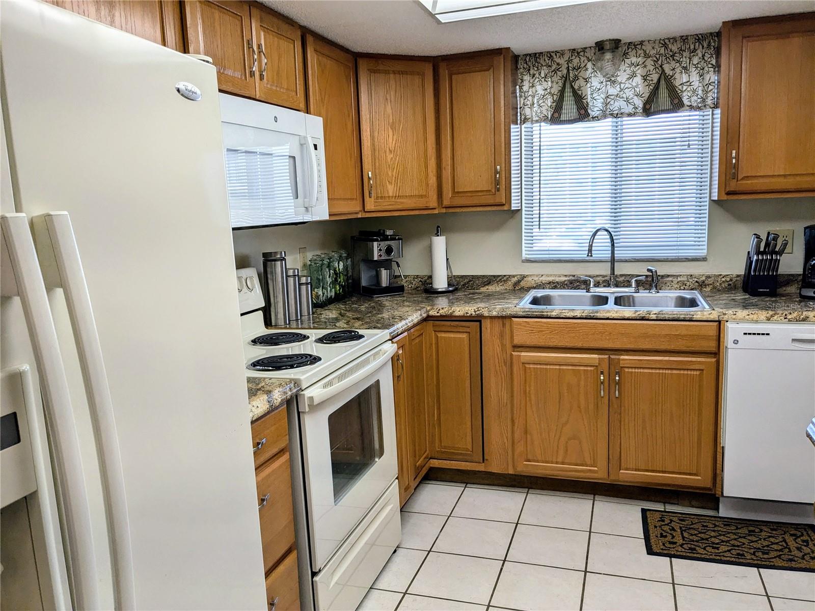 Photo 6 of 3608 LAKE BAYSHORE DR #K-225