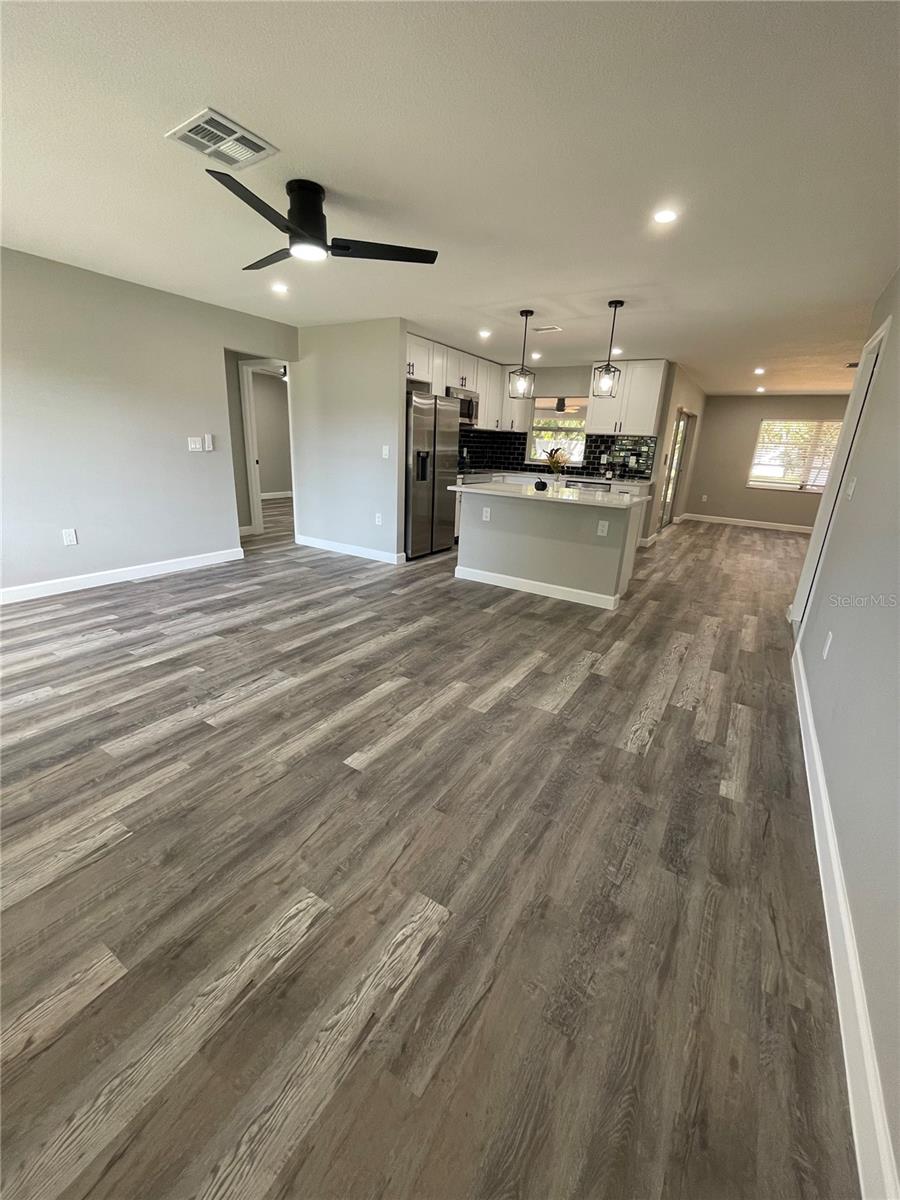 Photo 4 of 20570 TAPPAN ZEE DR