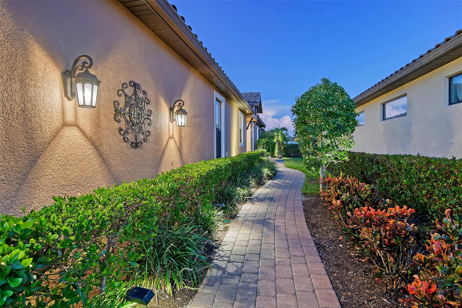 Photo 6 of 8744 BELLUSSI DR