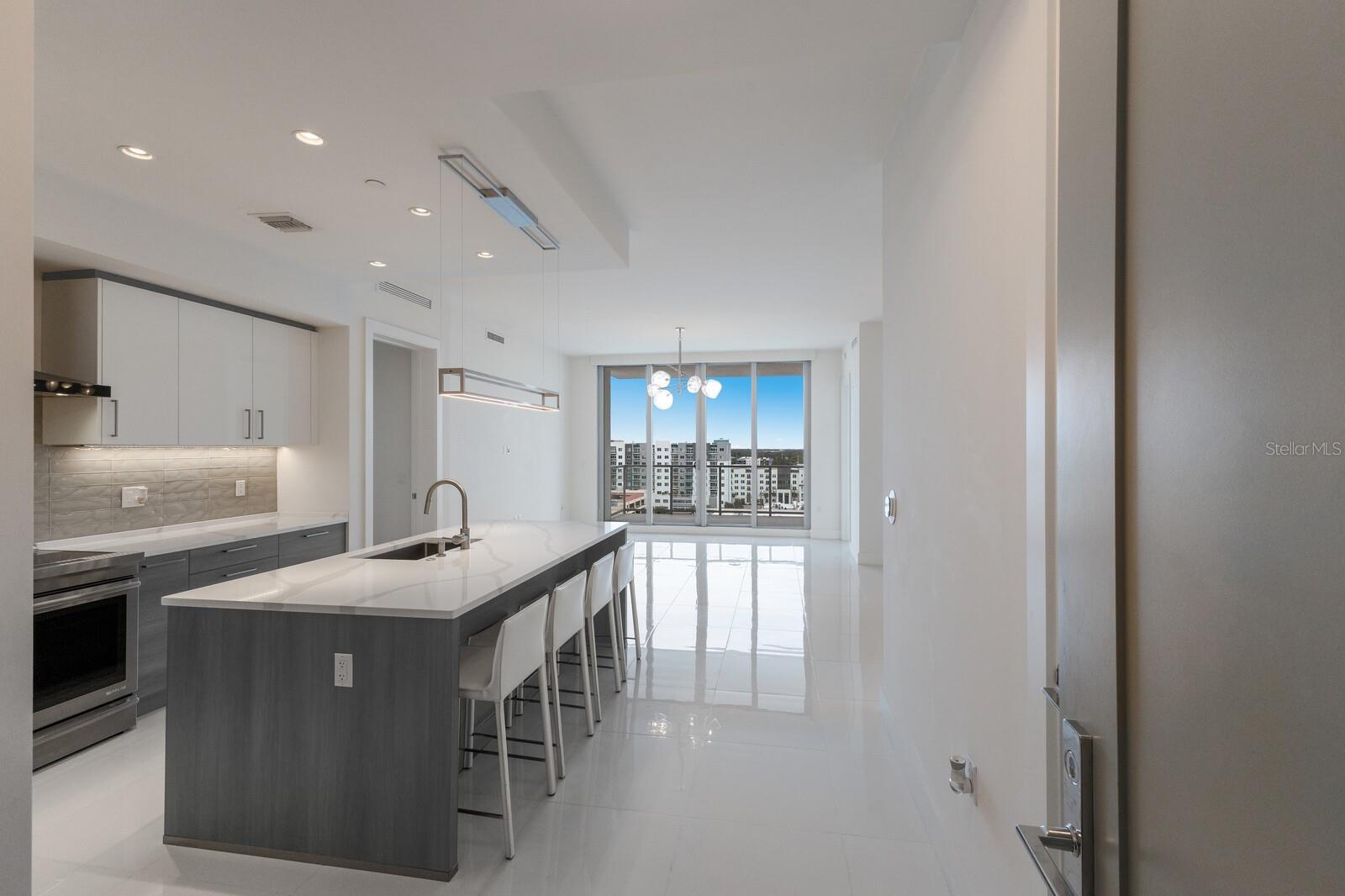 Photo 3 of 111 S PINEAPPLE AVE #1021