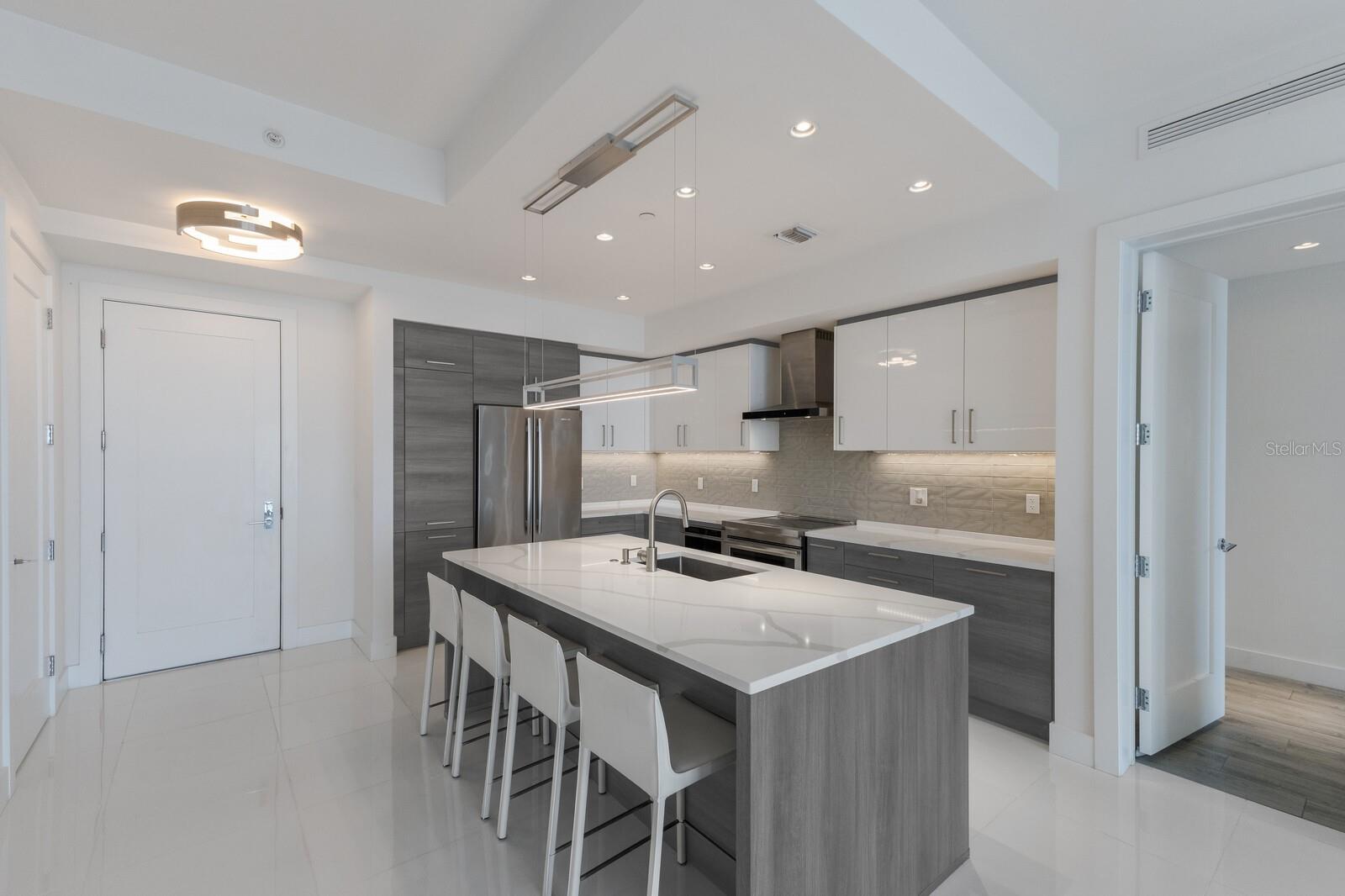 Photo 5 of 111 S PINEAPPLE AVE #1021