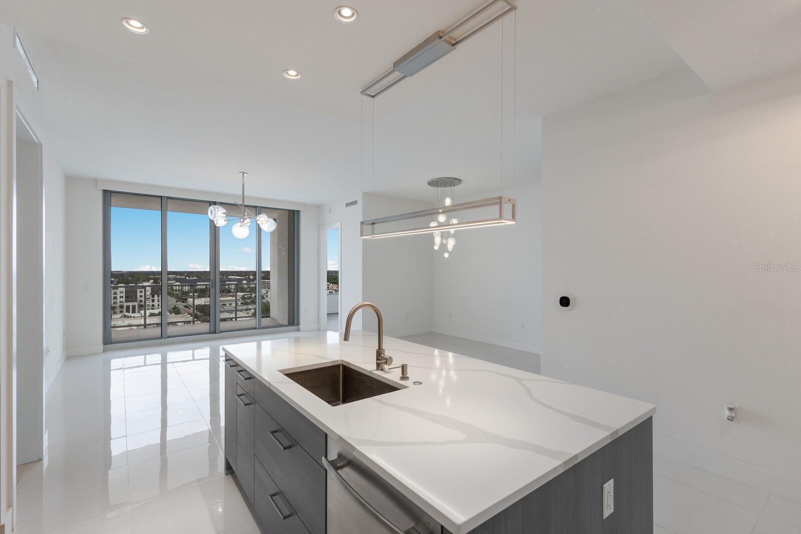 Photo 7 of 111 S PINEAPPLE AVE #1021