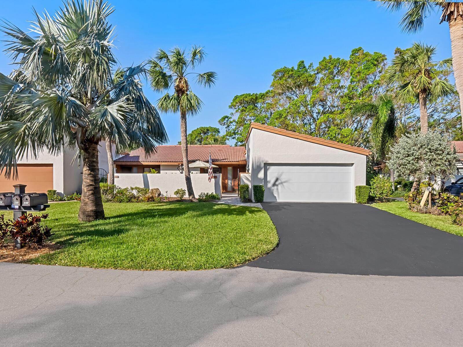 Photo 2 of 6417 MEADOWLARK LN #6417