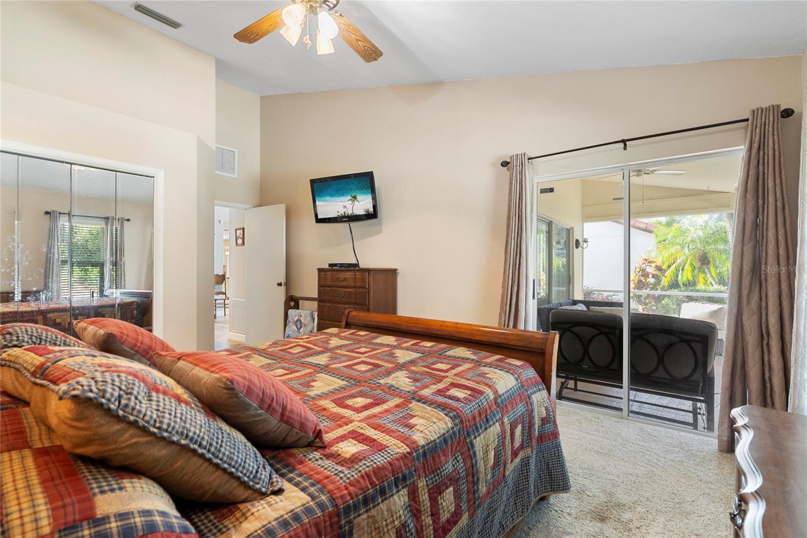 Photo 6 of 4966 CLUBVIEW CT E
