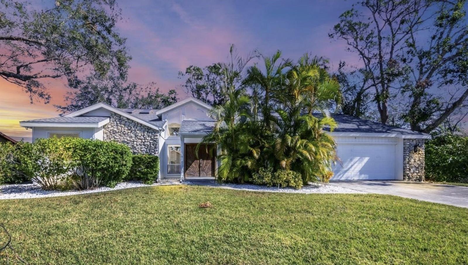 Photo of 1755 OAK LAKES DR