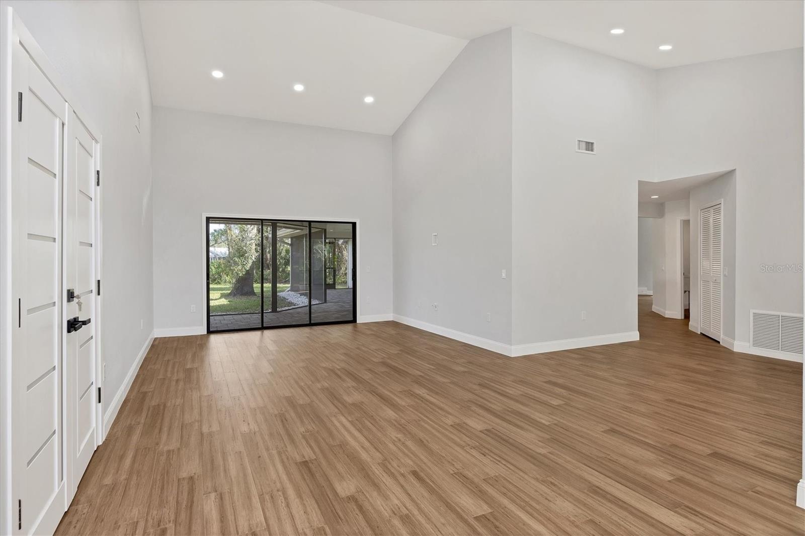 Photo 6 of 1755 OAK LAKES DR