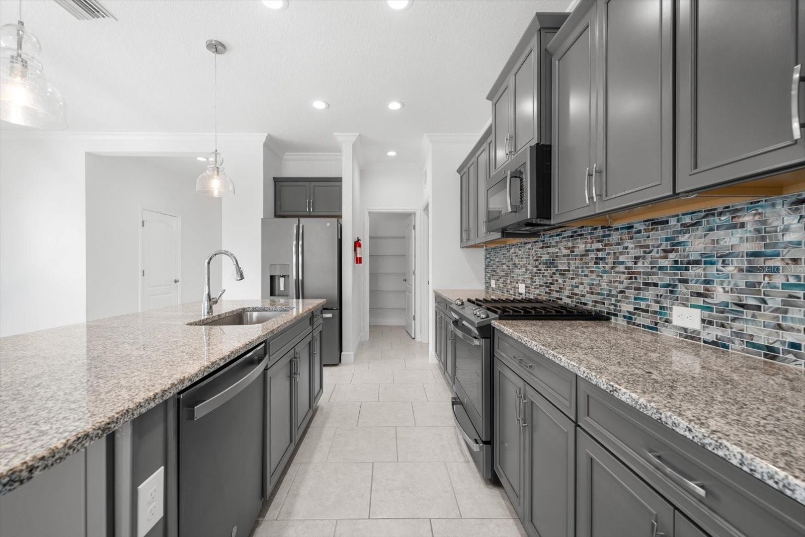 Photo 5 of 4704 FOXTAIL DR