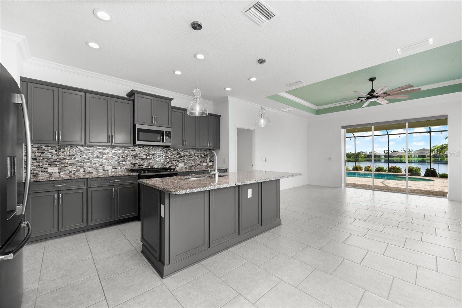 Photo 6 of 4704 FOXTAIL DR