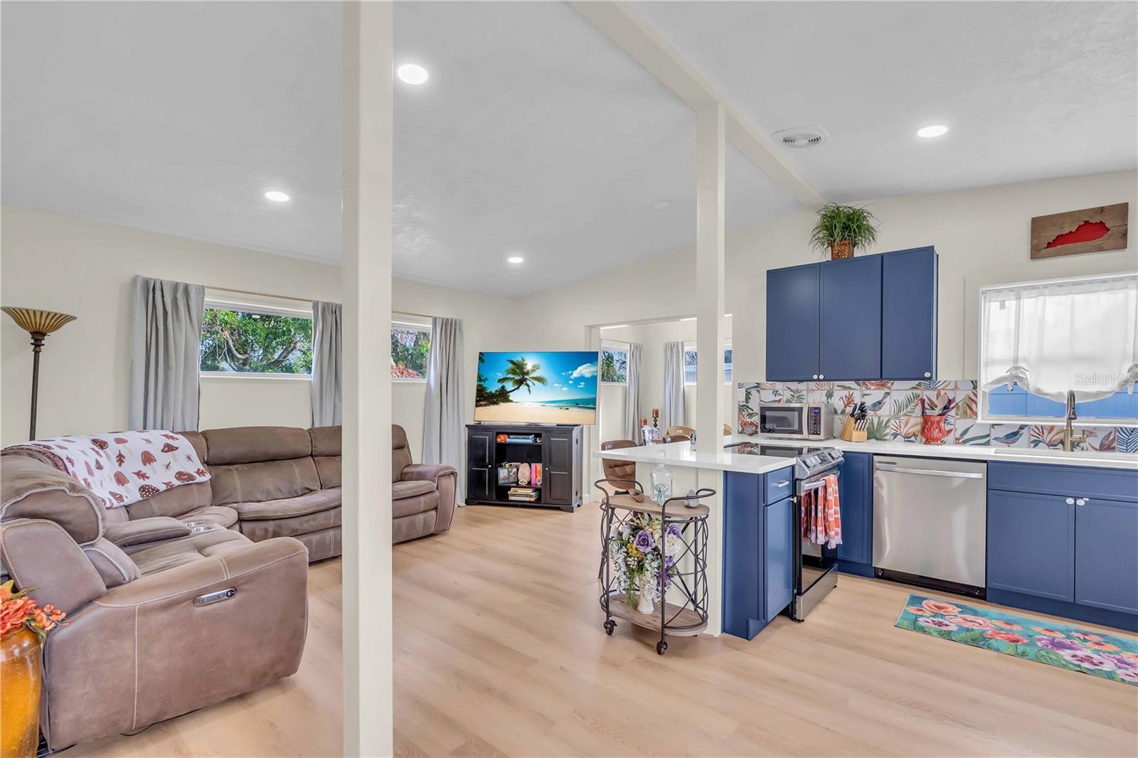 Photo 2 of 4643 BROOKSDALE DR