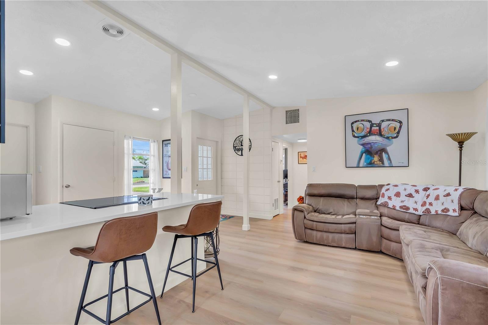 Photo 4 of 4643 BROOKSDALE DR