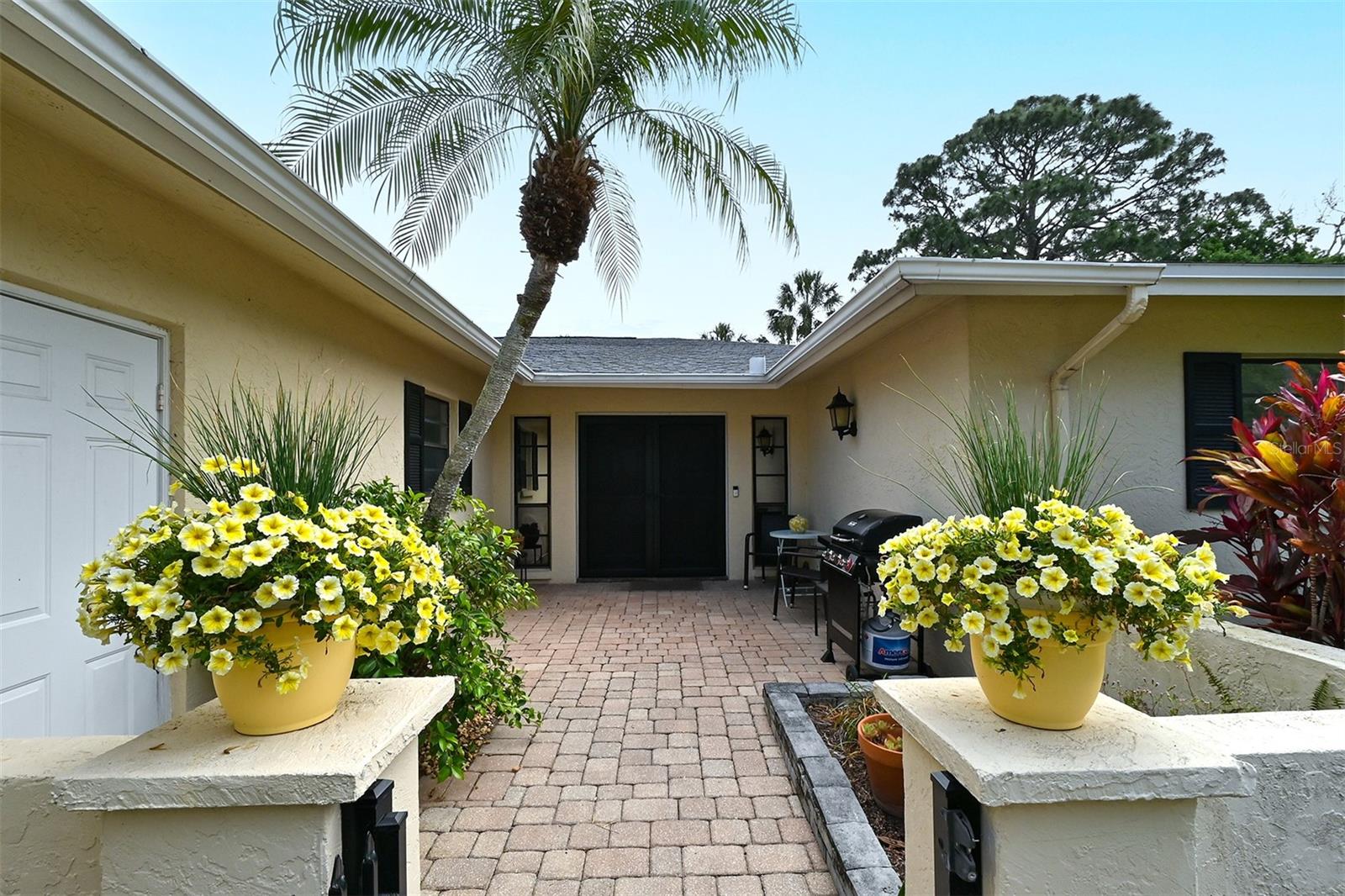 Photo 4 of 7113 FAIRWAY BEND CIR