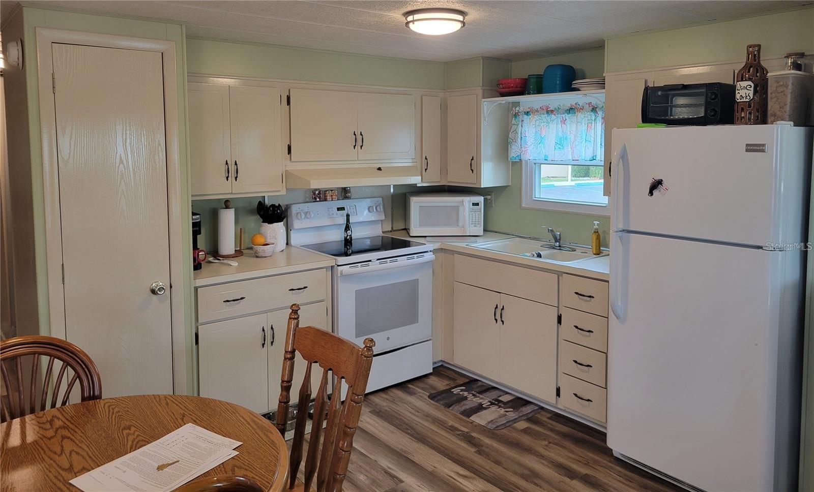 Photo 6 of 3111 BESSIE LN