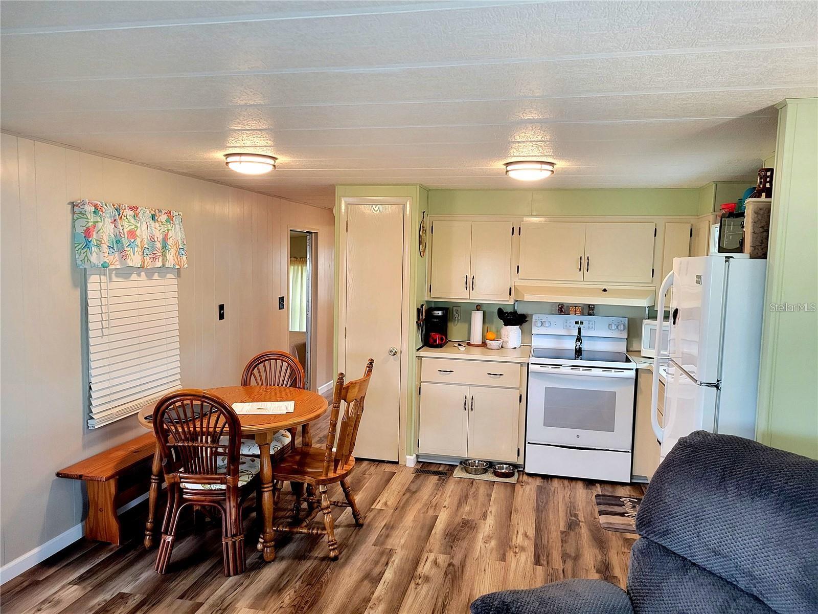 Photo 7 of 3111 BESSIE LN