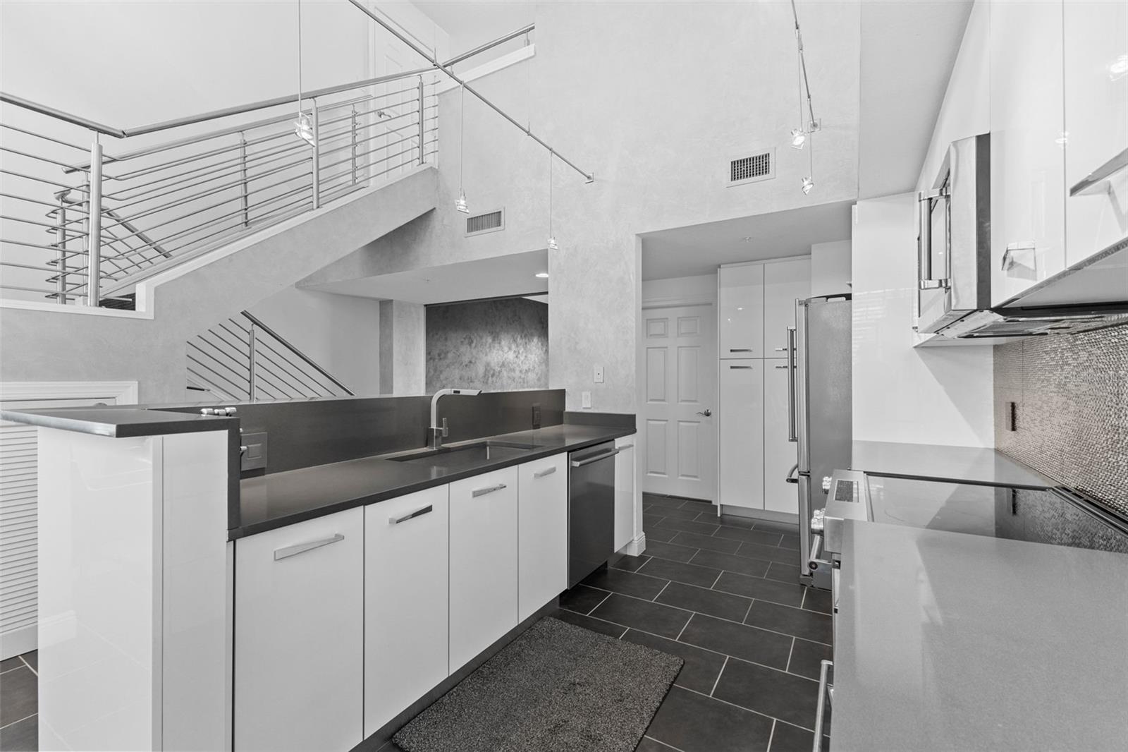 Photo 4 of 800 N TAMIAMI TRL #321