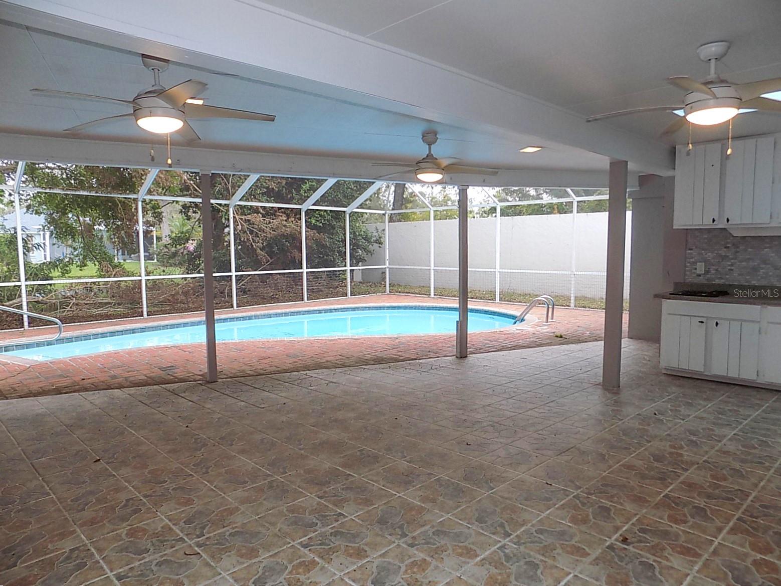Photo 2 of 344 WHISPERING OAKS CT