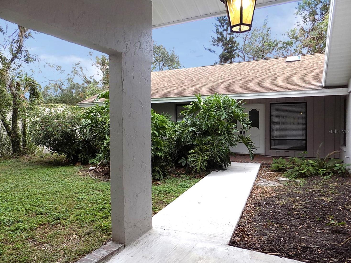 Photo 3 of 344 WHISPERING OAKS CT