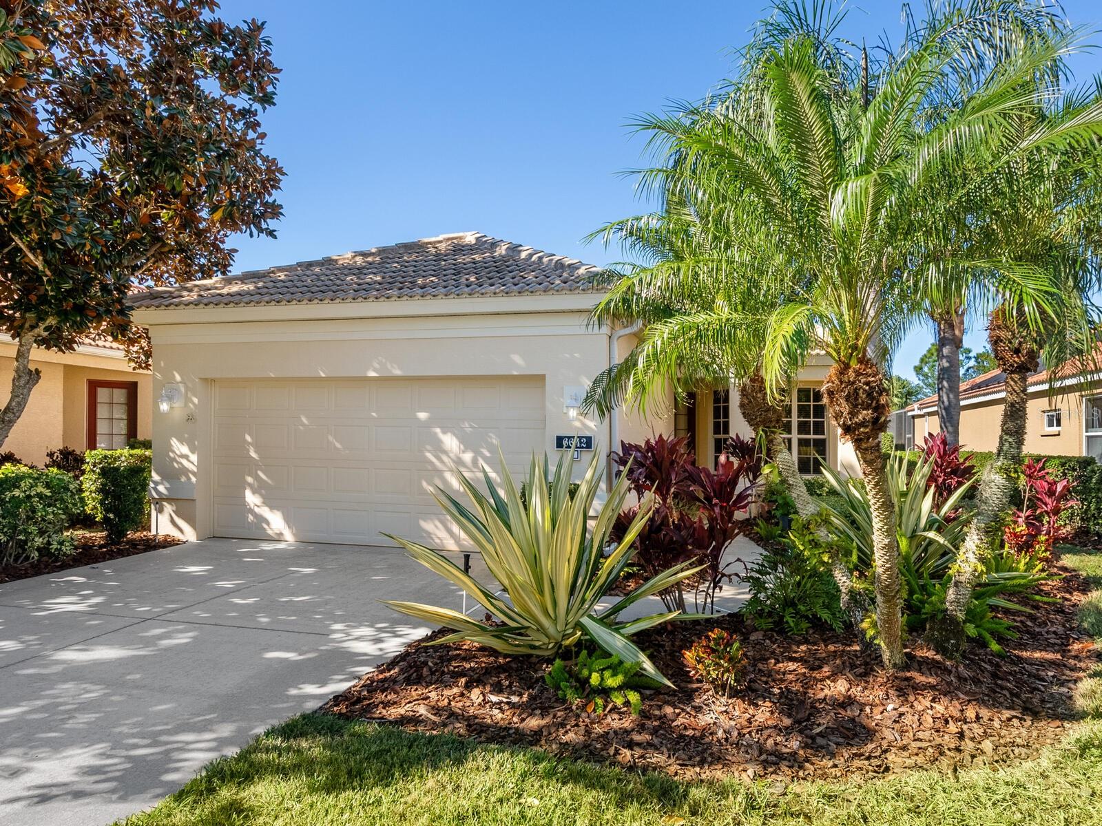 Photo 2 of 6642 TAILFEATHER WAY
