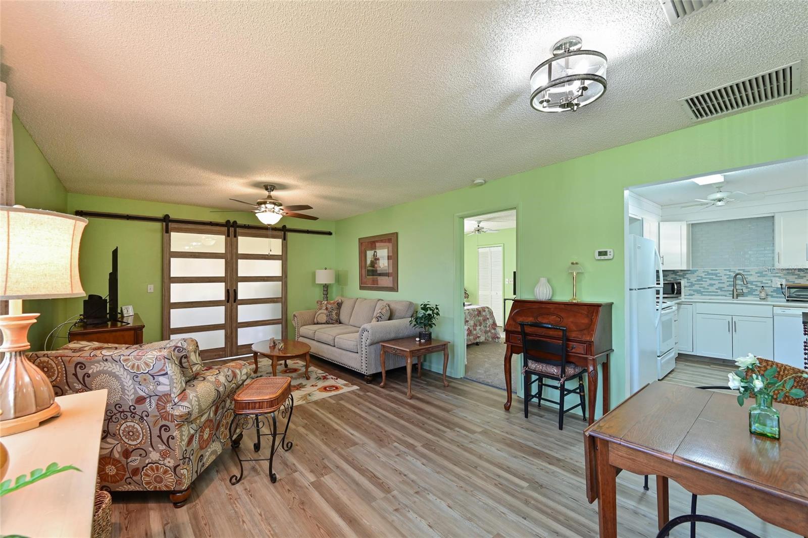 Photo 4 of 390 301 BLVD W #30D