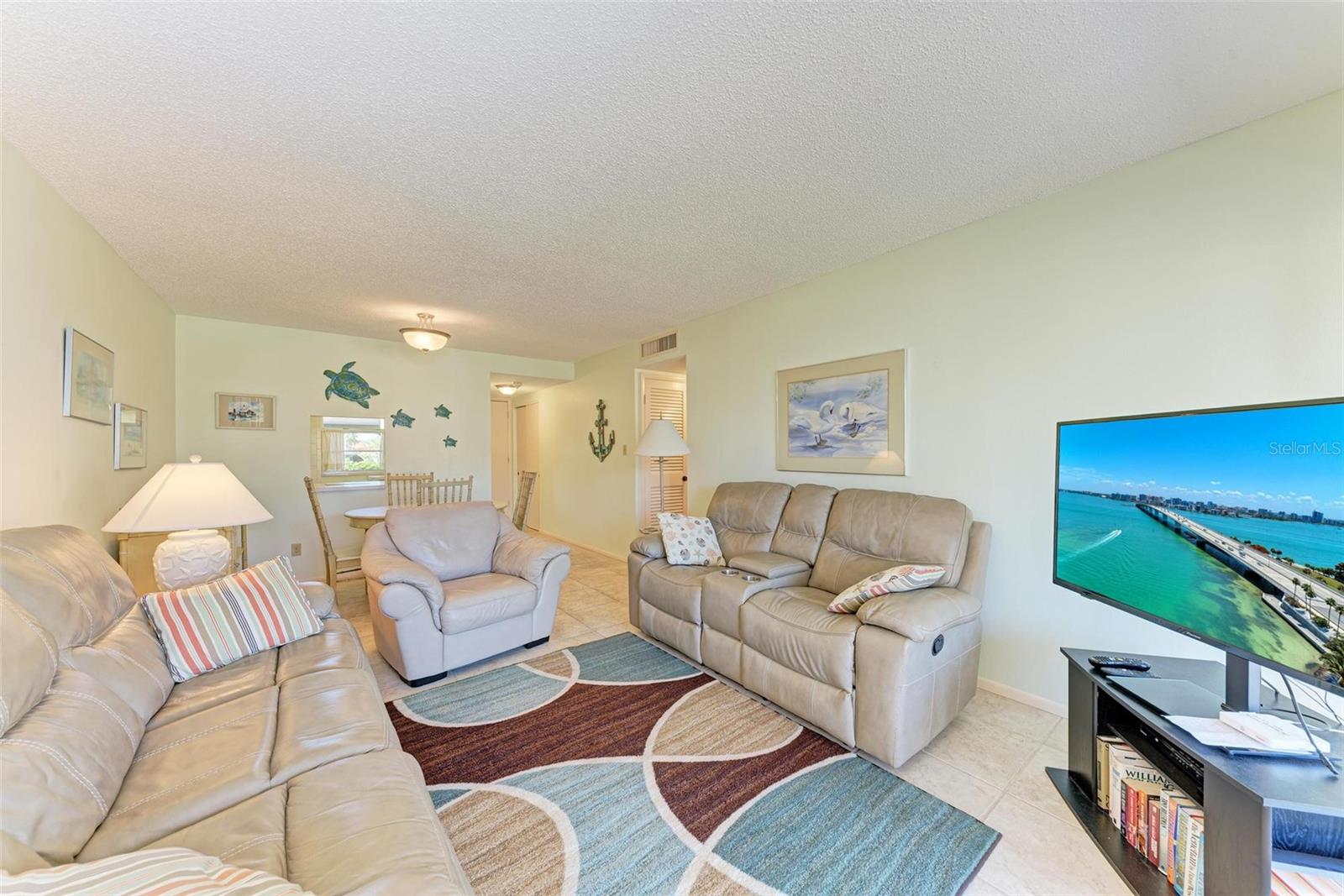 Photo 7 of 4370 CHATHAM DR #104