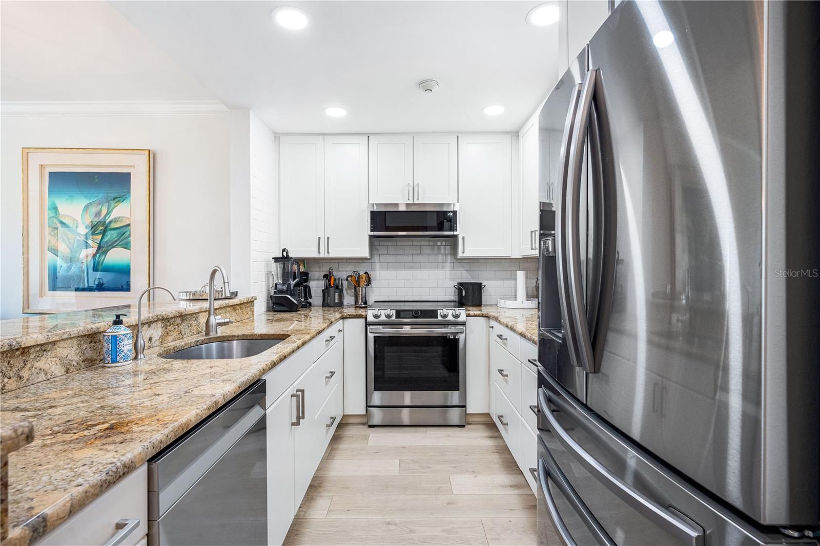 Photo 6 of 862 HUDSON AVE #862