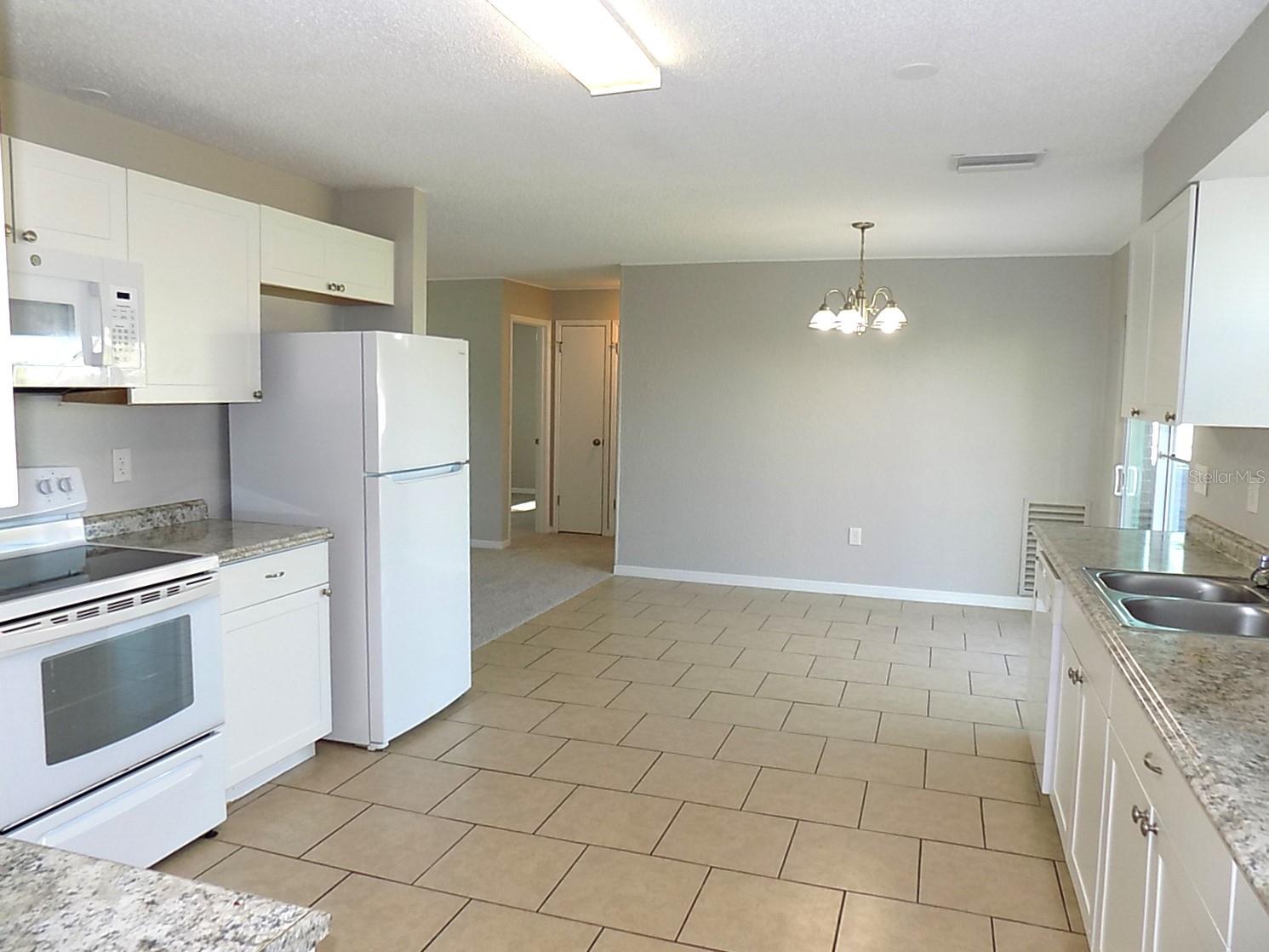 Photo 4 of 503 59TH AVENUE DR W