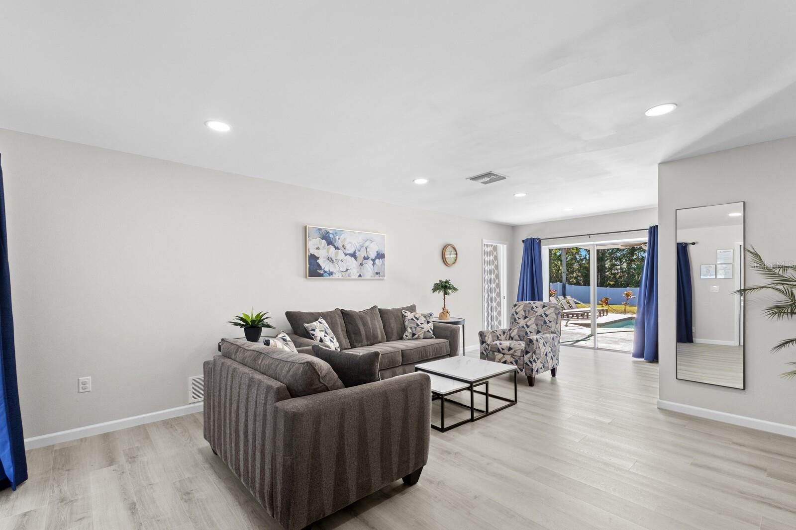 Photo 4 of 6409 16TH AVENUE DR W