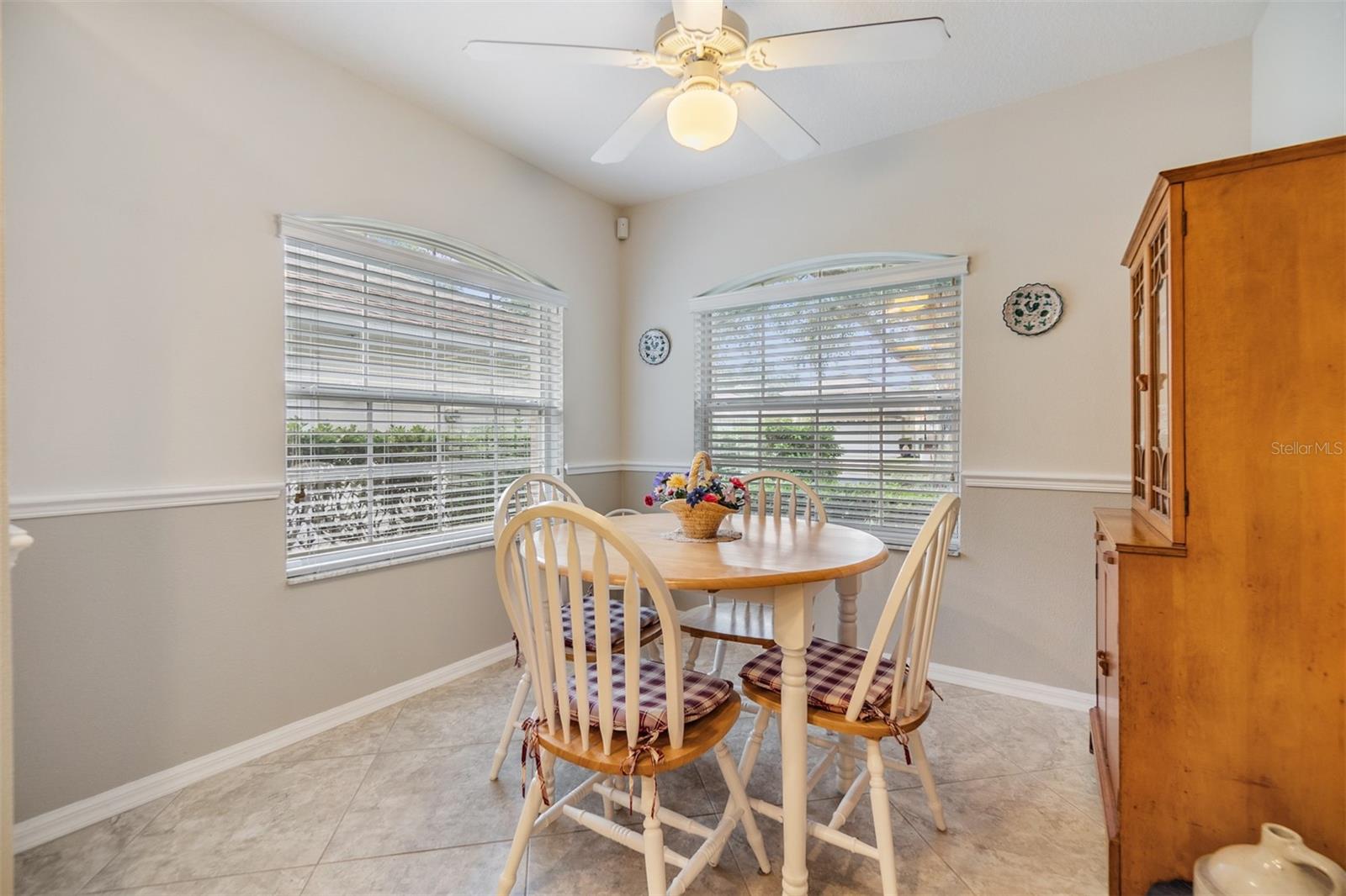 Photo 4 of 3215 WOODBERRY LN