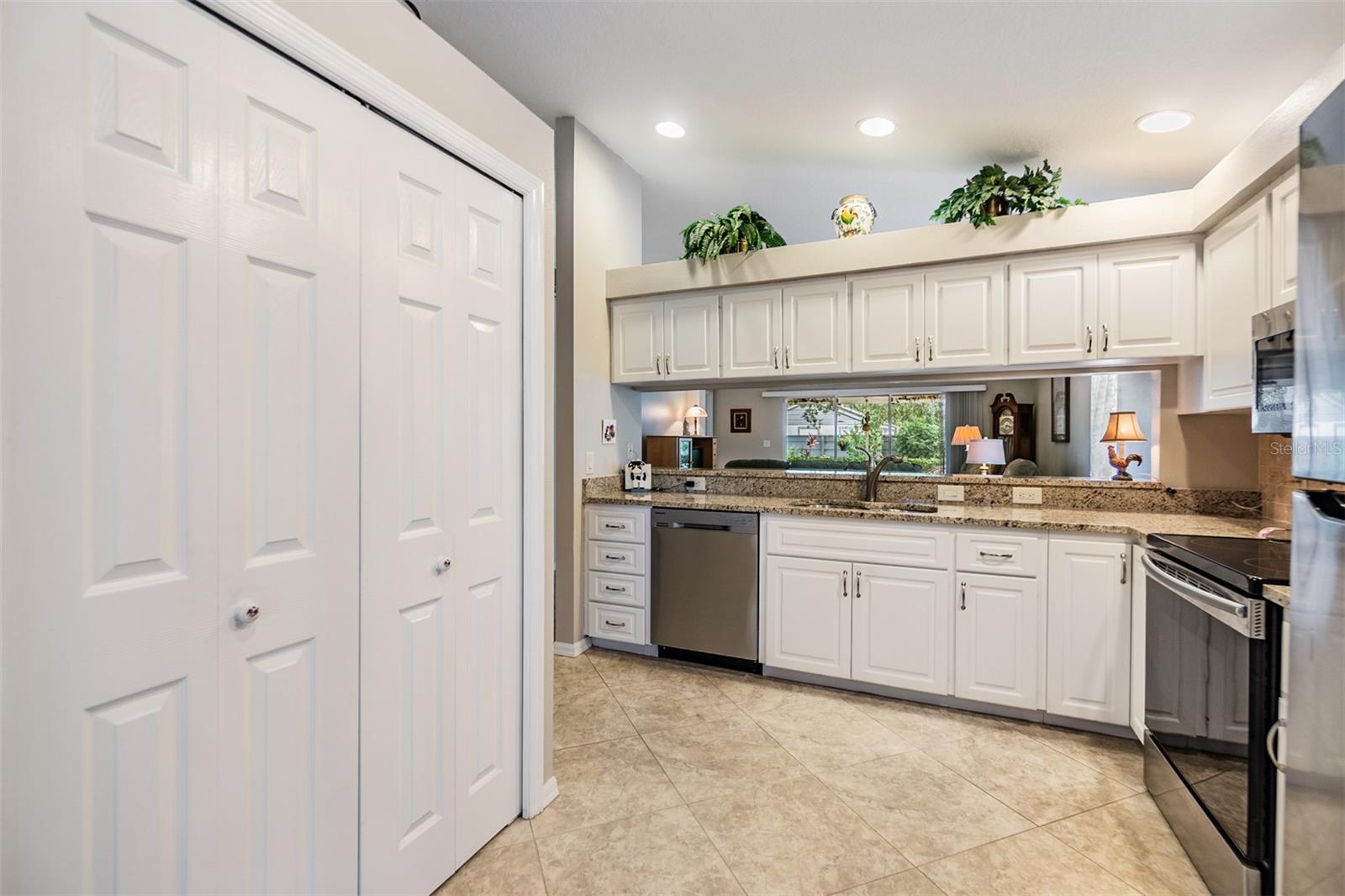 Photo 7 of 3215 WOODBERRY LN