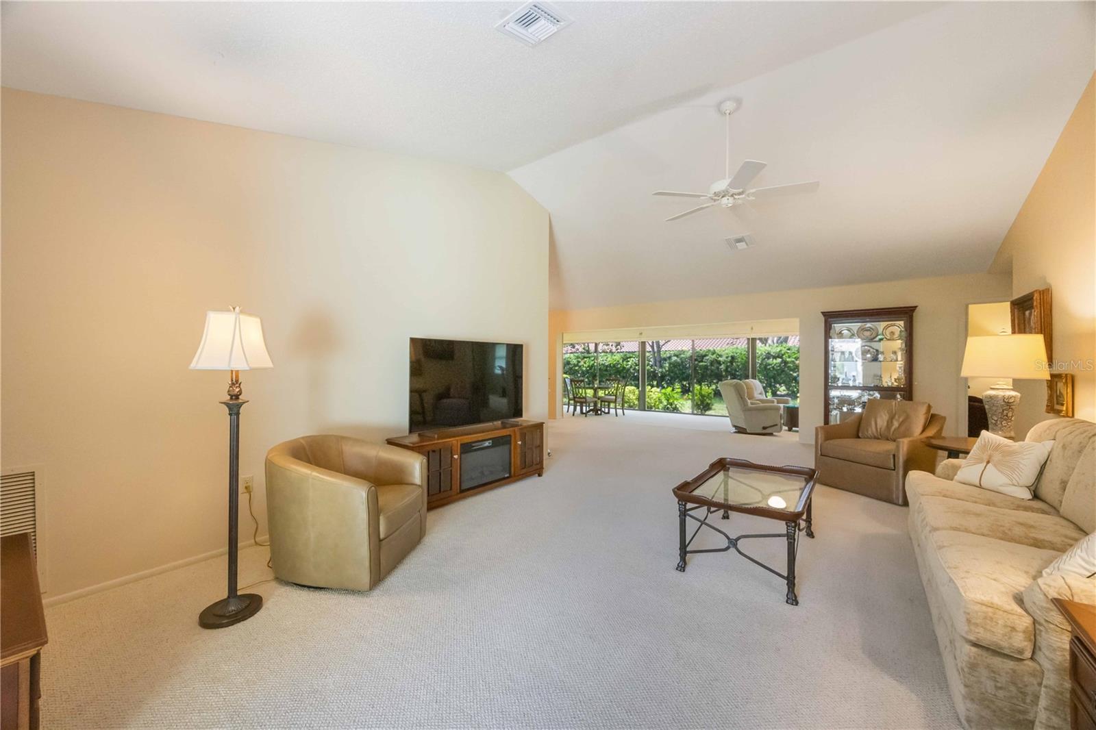 Photo 7 of 5575 GOLF POINTE DR