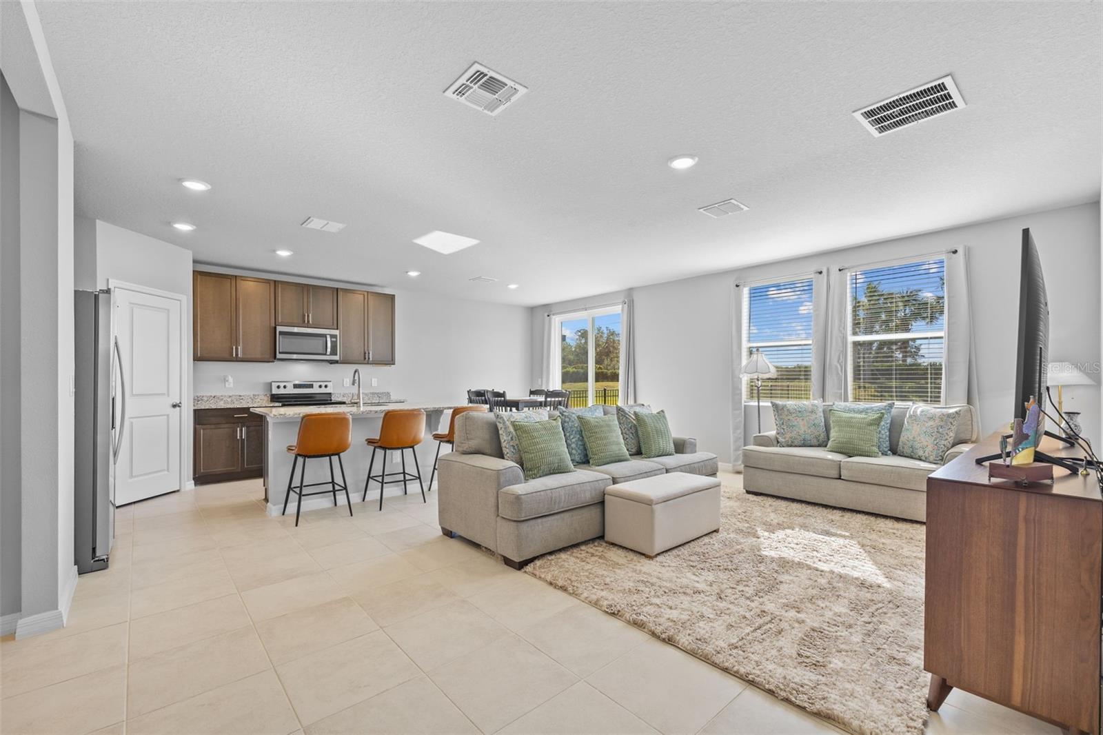Photo 2 of 7025 FEATHER RIVER PL