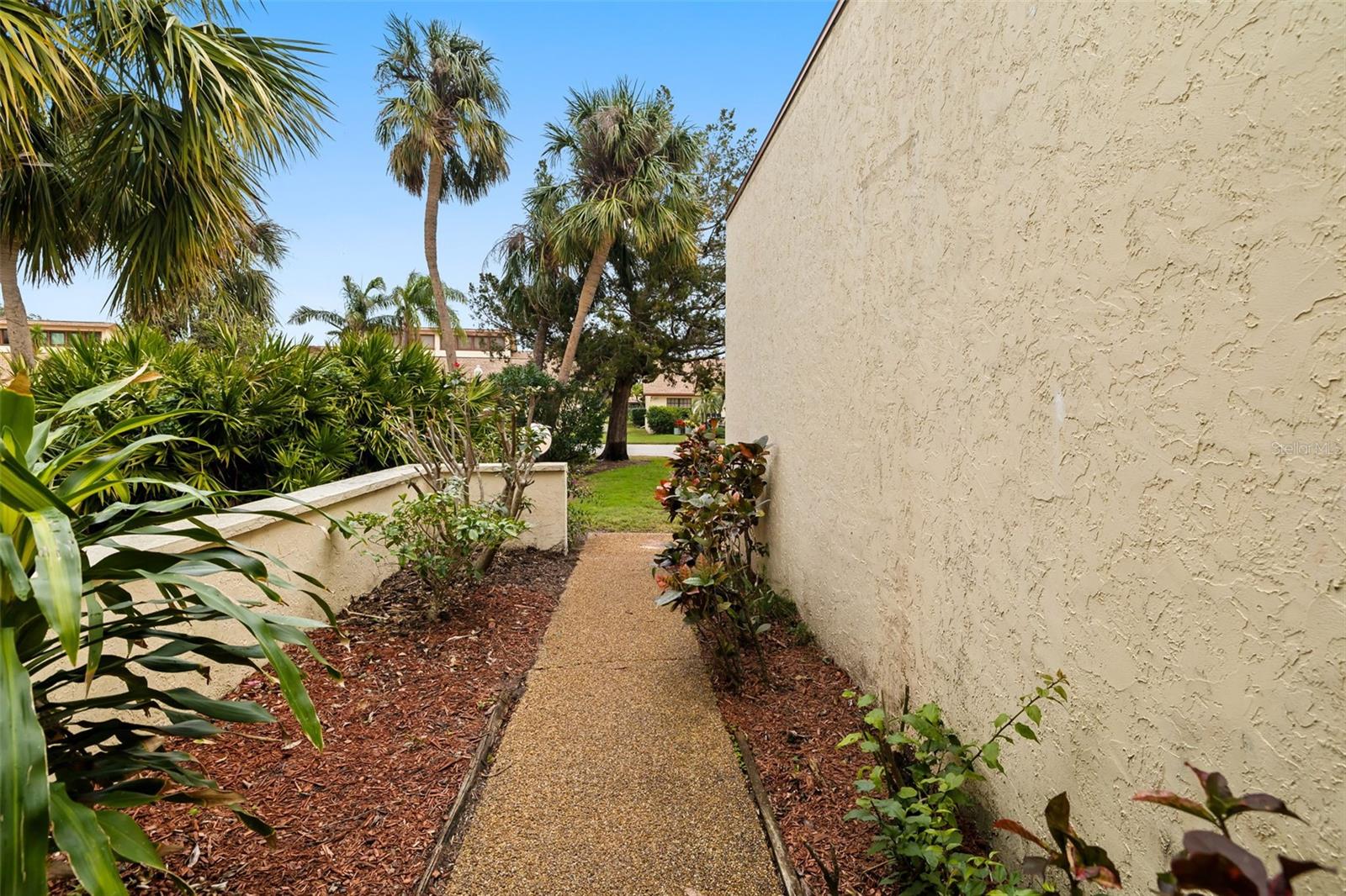 Photo 3 of 6012 COURTSIDE DR #1