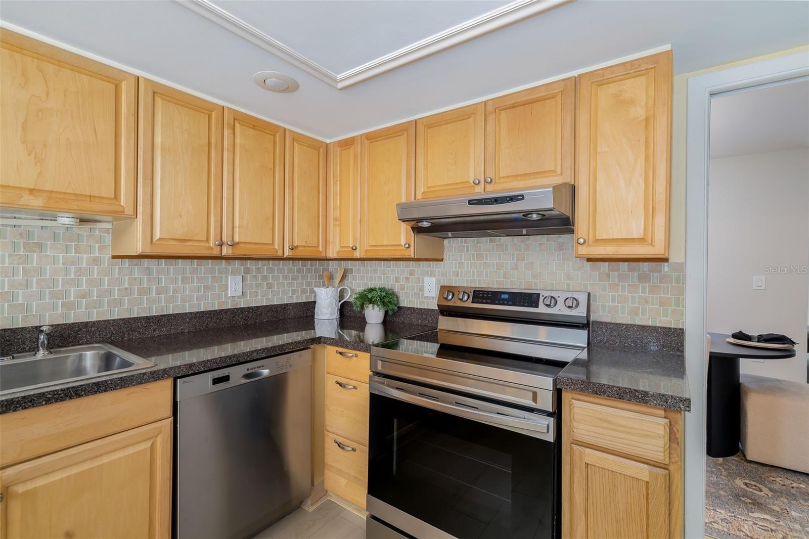 Photo 6 of 6012 COURTSIDE DR #1