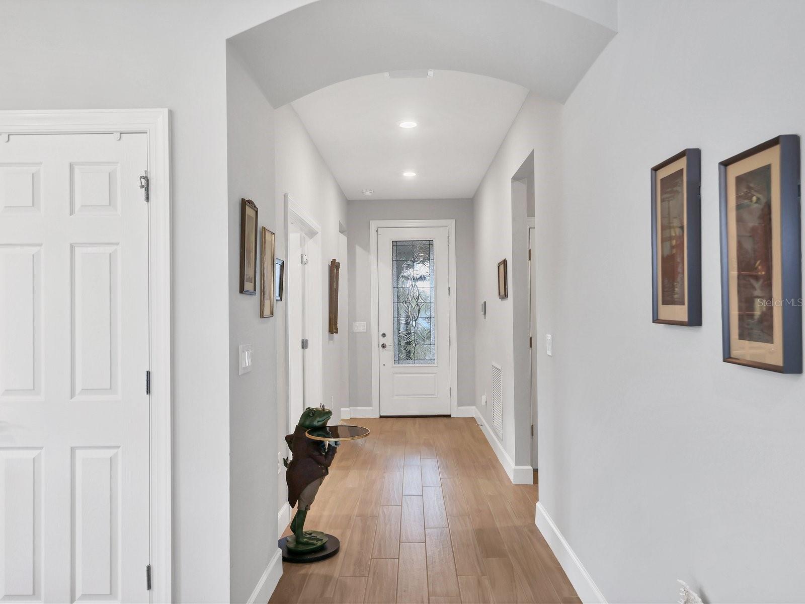 Photo 3 of 17531 COLEBROOK CIR