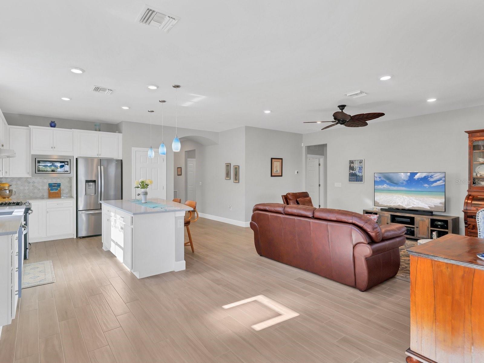 Photo 5 of 17531 COLEBROOK CIR