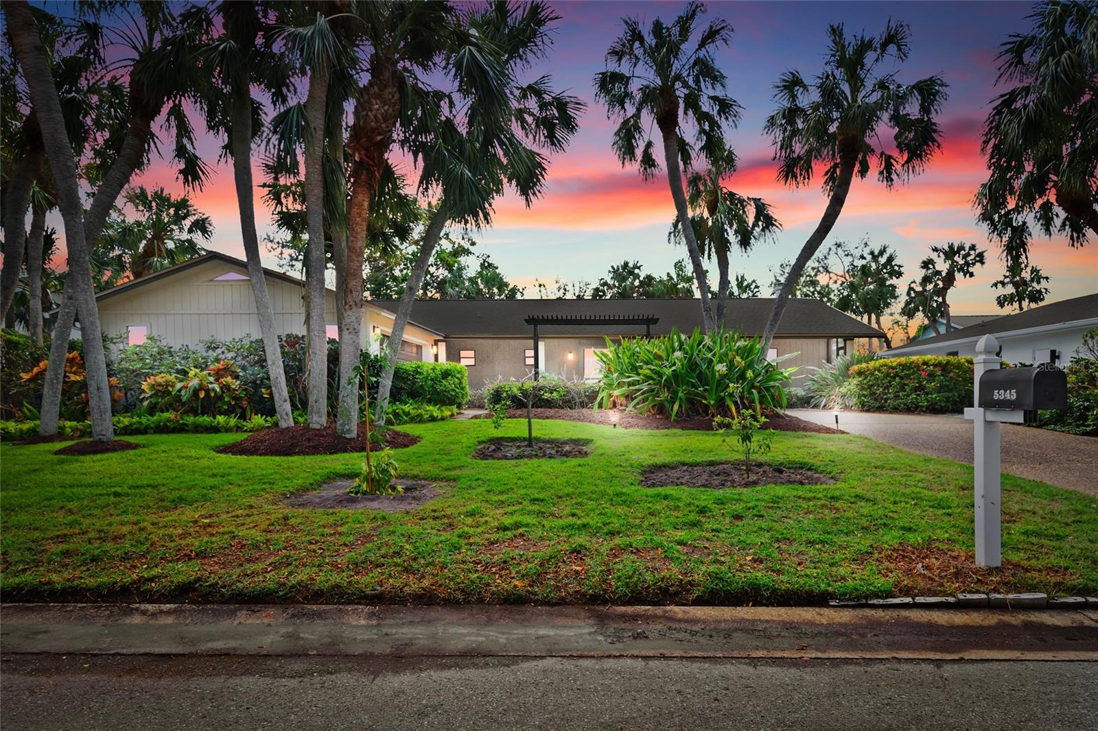 Photo of 5345 SIESTA CT