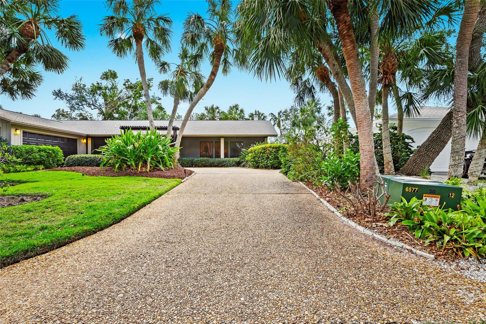Photo 4 of 5345 SIESTA CT