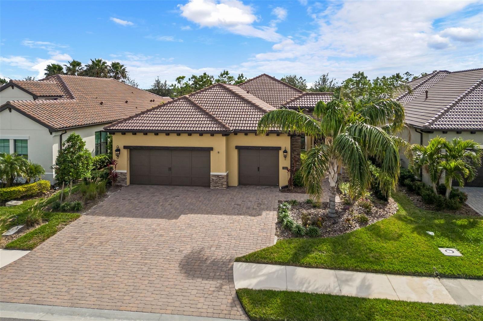 Photo 2 of 224 CORELLI DR