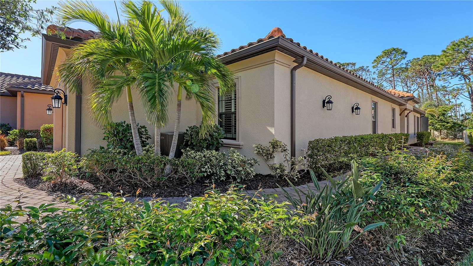 Photo 2 of 5737 SEMOLINO ST