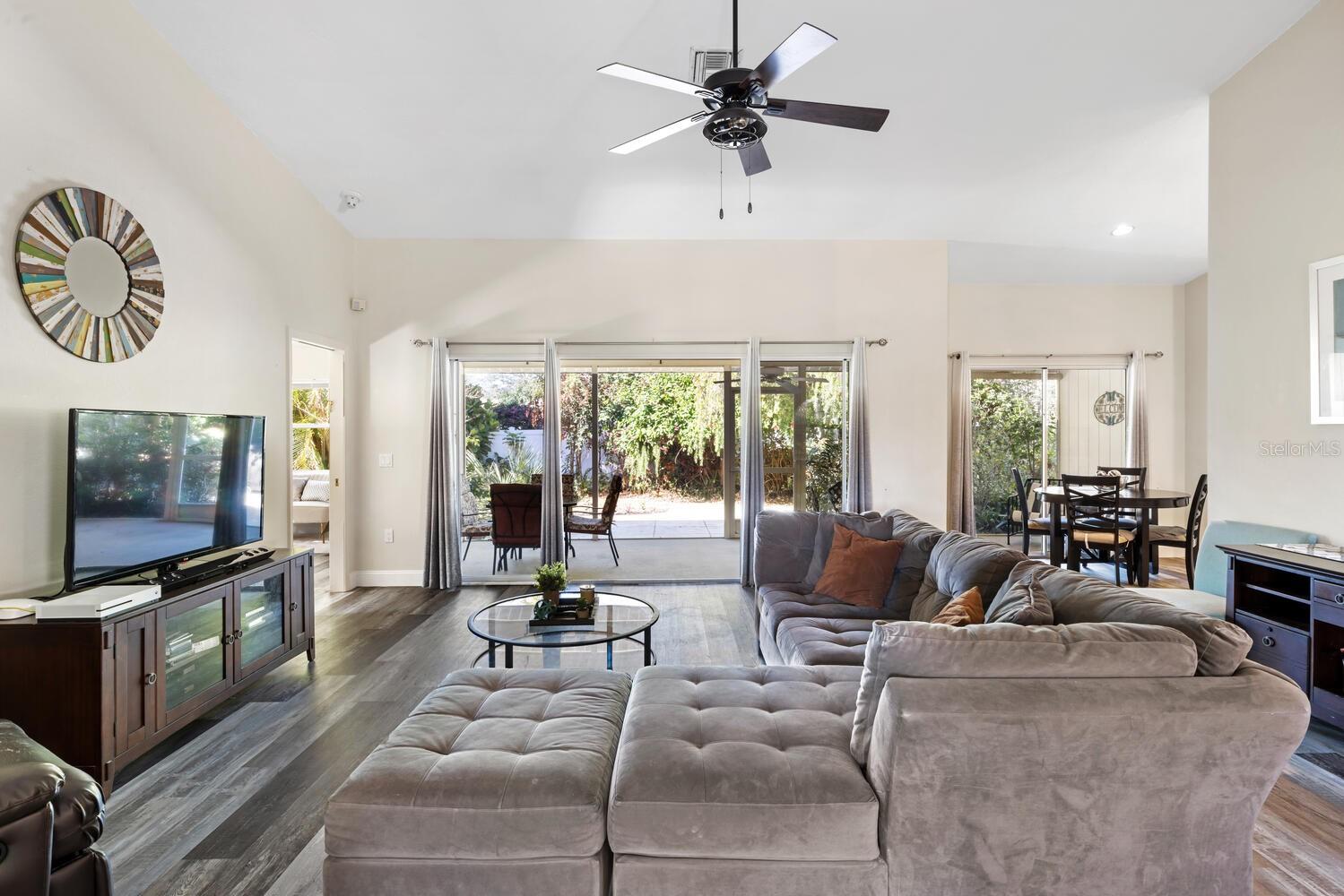 Photo 4 of 4498 DIAMOND CIR E