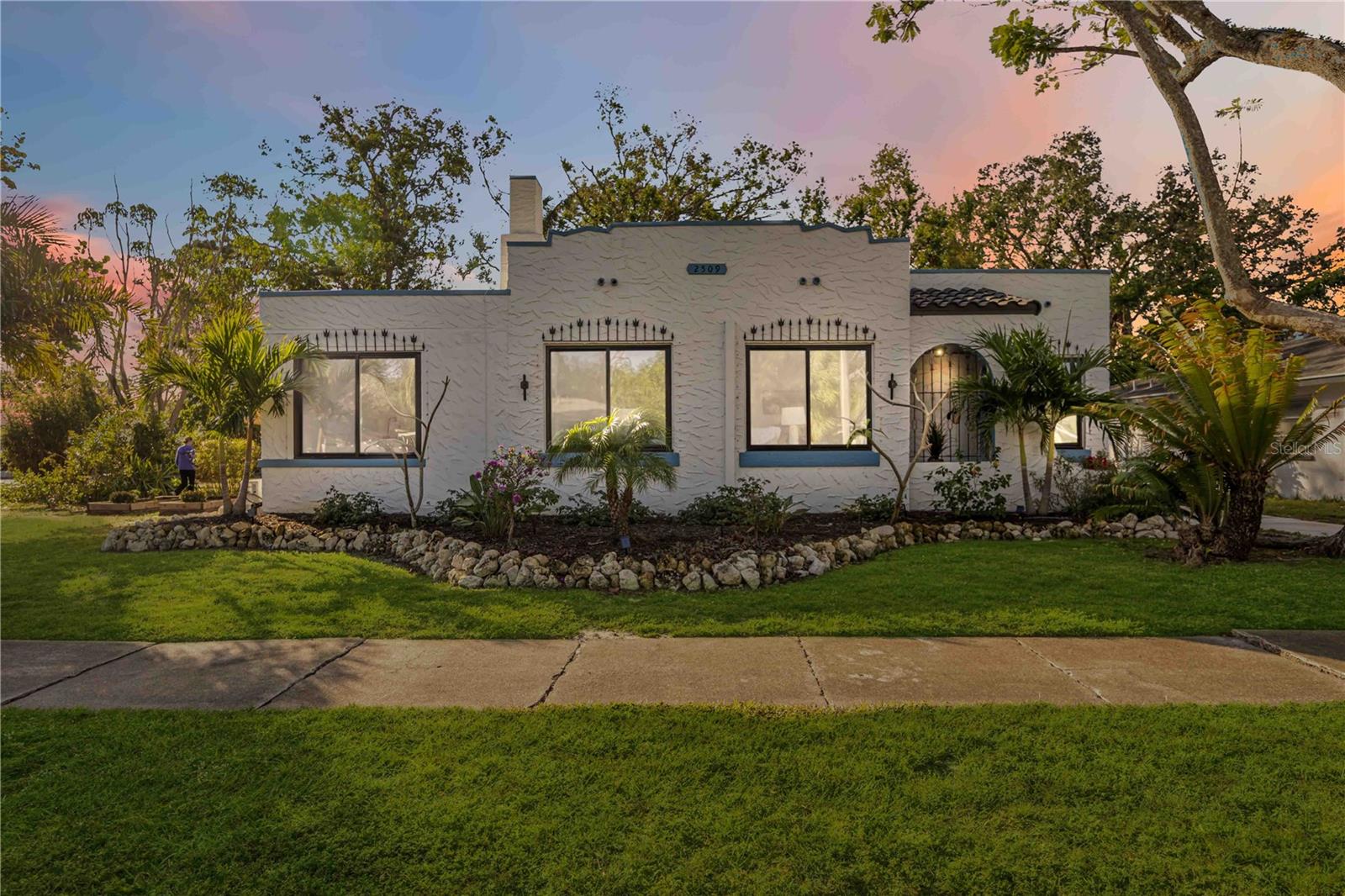 Photo of 2509 14TH AVE W
