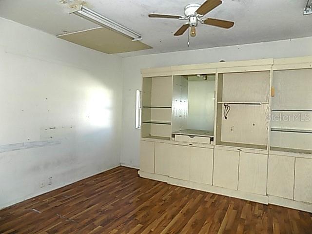Photo 5 of 4712 SEVILLE DR