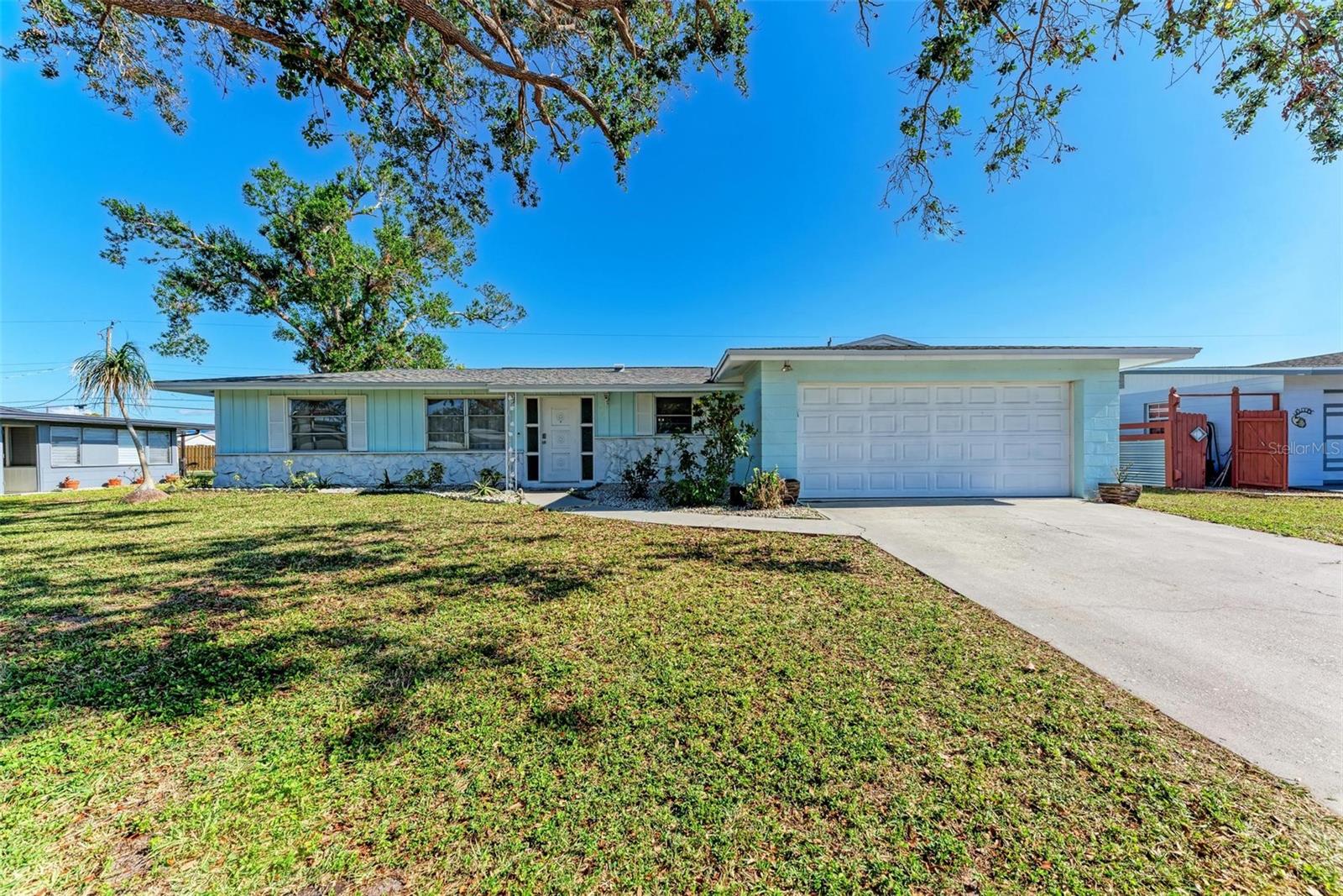 Photo 2 of 1777 POMELO DR