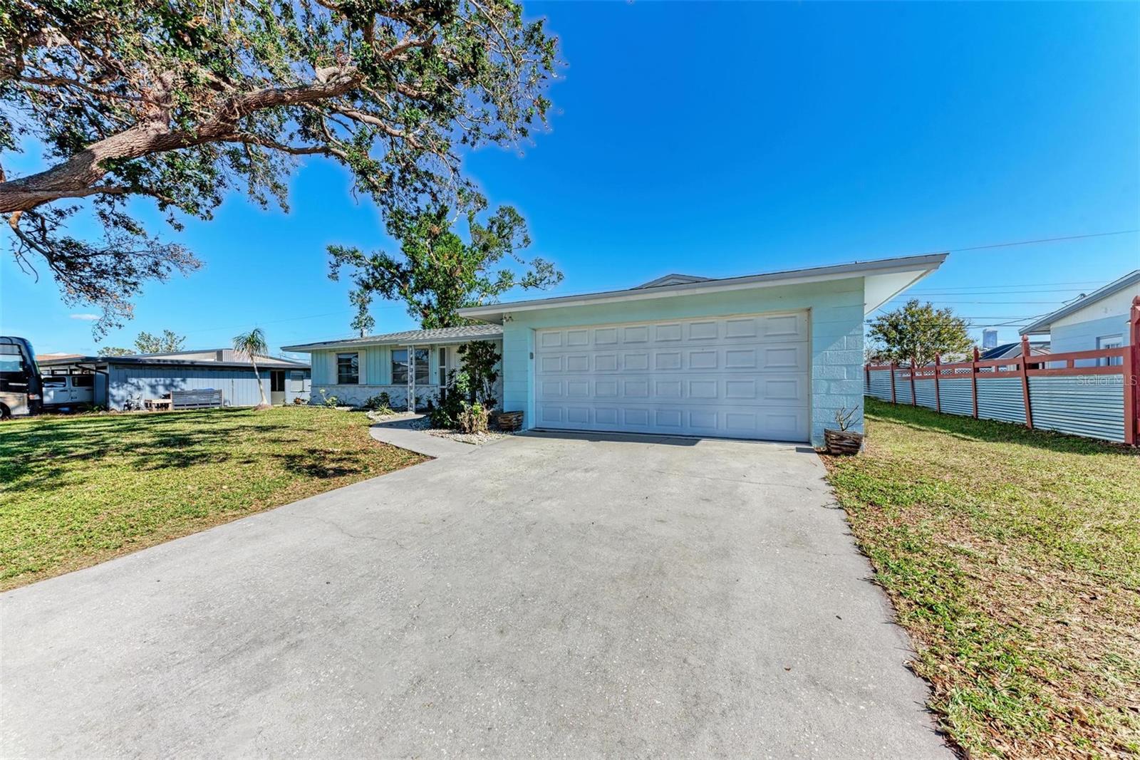 Photo 3 of 1777 POMELO DR