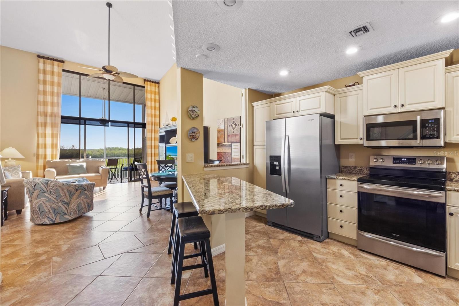 Photo 4 of 861 WATERSIDE LN #861